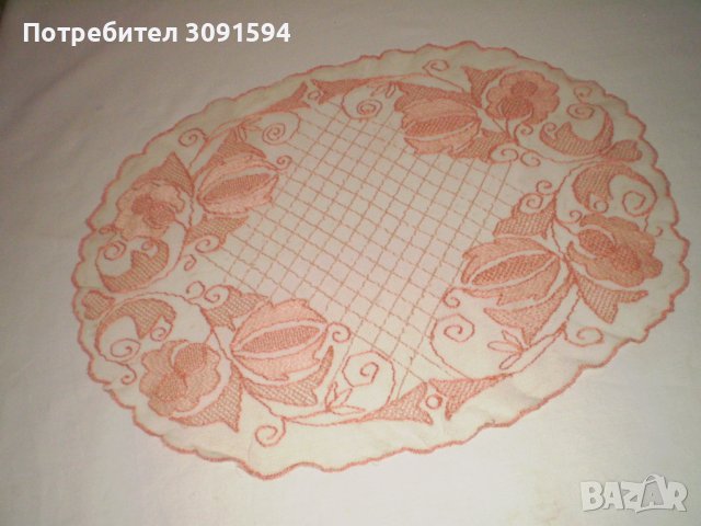 Стара винтидж 30 г на миналия век ръчно бродирана розова покривка на тюл овална, снимка 2 - Антикварни и старинни предмети - 42270177