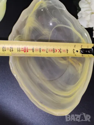 Ръчна изработка от матирано стъкло с преливащи млечни цветове в бледожълта гама., снимка 11 - Чинии - 48826629