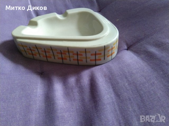 Порцеланов пепелник 165х130х30мм маркиран К маде ин България Кънчо Йорданов Видин, снимка 2 - Антикварни и старинни предмети - 42301284