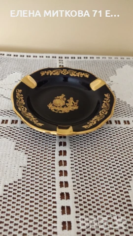 Прекрасен пепелник от фин лиможки порцелан в кобалтово синьо с 22 карата злато