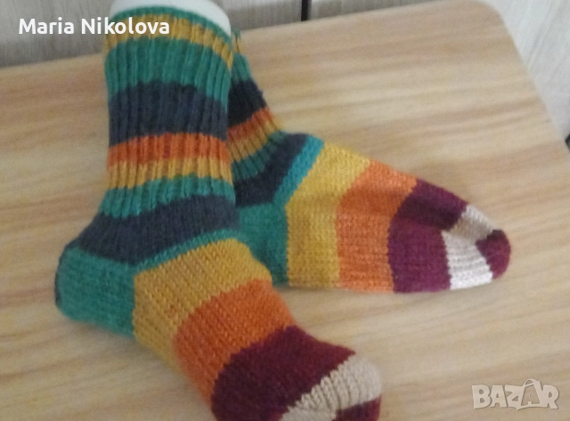 Предлагам красиви ръчно плетени чорапи и терлици 