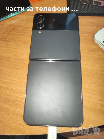Samsung Z Flip 4 работещ за части отключена платка, снимка 3 - Резервни части за телефони - 49883227