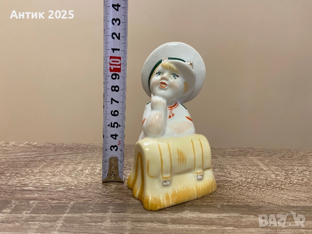 Порцеланова статуетка „Ще стана капитан (Капитанската дъщеря)“, снимка 2 - Антикварни и старинни предмети - 52410436