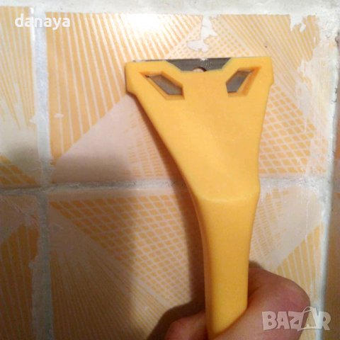 330 Стъргалка за винетки стикери сваляне на стара боя от стъкла плочки, снимка 2 - Мопове, кофи, четки и метли - 36656477