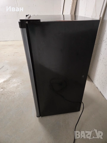 Хладилник Arielli ARS-121LNEDG Като нов не е ползван, снимка 3 - Хладилници - 54320357