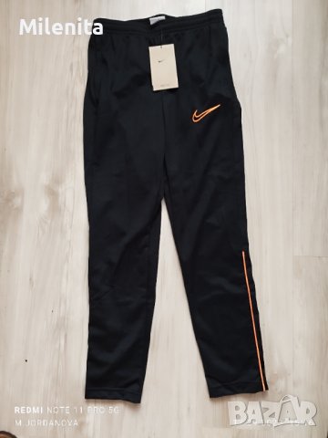 Ново оригинално долнище Nike Dry Fit