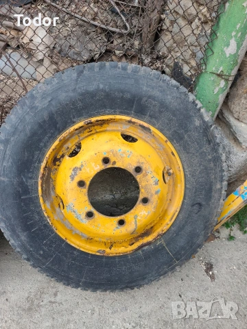 Продавам джанти с гуми 8 R 17.5