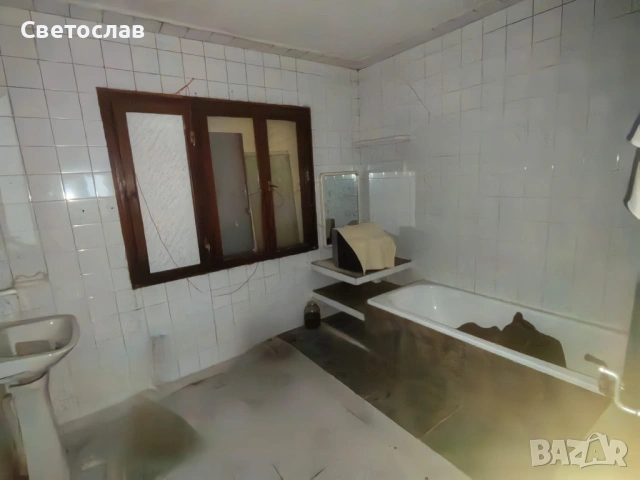 Собственик ПРОДАВА 4 етажна къща с двор и гараж в ПРОВАДИЯ център, снимка 9 - Къщи - 53136472