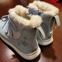 Нови кожени обувки Clarks Frozen, 35ти номер, снимка 8 - Детски боти и ботуши - 38563066
