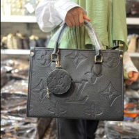 Дамска чанта Louis Vuitton, снимка 4 - Чанти - 44790377