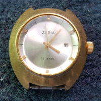 Часовник Заря-обемен корпус, снимка 1 - Антикварни и старинни предмети - 44605478