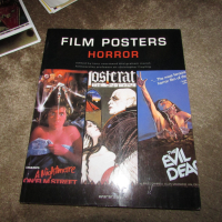 Horror film Posters 200стр , снимка 1 - Енциклопедии, справочници - 44927366