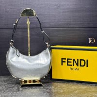 Fendi дамска чанта, снимка 3 - Чанти - 37693612