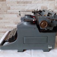 Стара пишеща машина TRIUMPH STANDART 12 - Made in Germany - 1940 година - Антика, снимка 5 - Антикварни и старинни предмети - 42249822