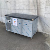 Хладилна маса с две врати НОВА италианска, снимка 1 - Обзавеждане за заведение - 44632521