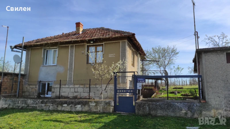Двуетажна тухлена къща с.Каменово, снимка 1
