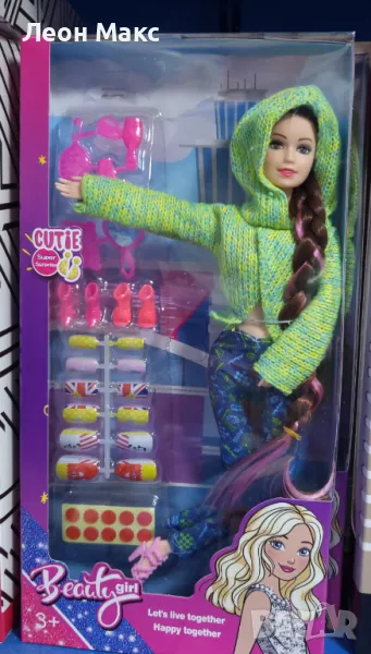 Кукла Барби с обувки и комплект за нокти с аксесоари , снимка 1