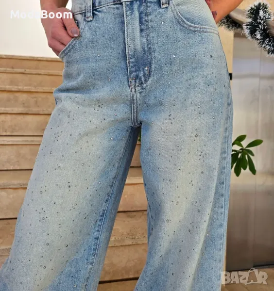 Дамски дънки Деним с апликация от нежни камъни, снимка 1