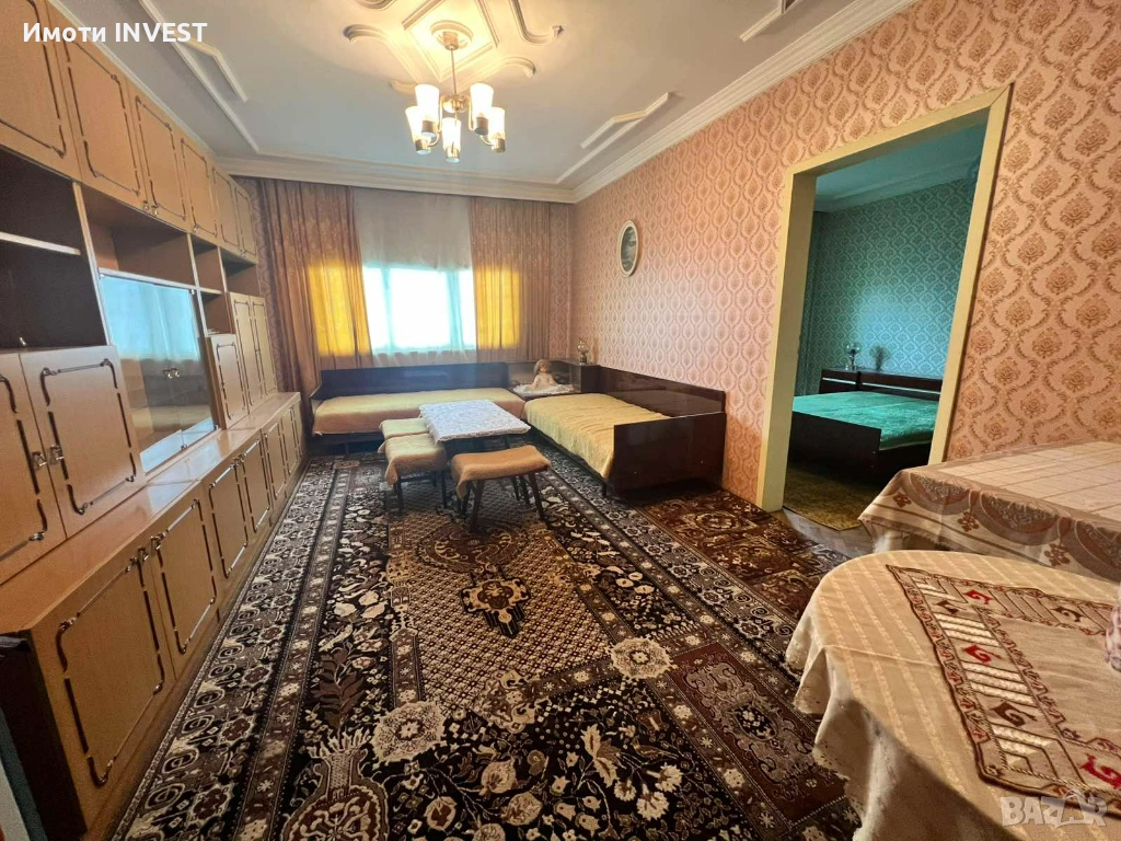 Четиристаен Тухлен Апартамент с Гараж в кв. Вароша, снимка 1