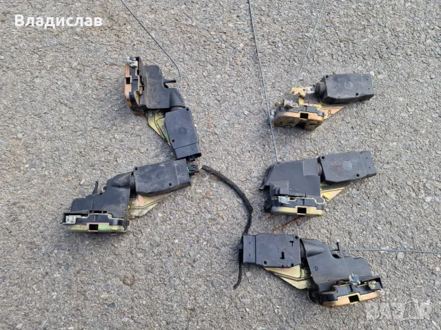 Брави за врати Volvo V40 