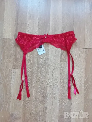 Червен колан за жартиери , снимка 1