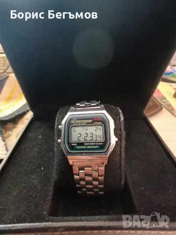 ретро дигитален часовник