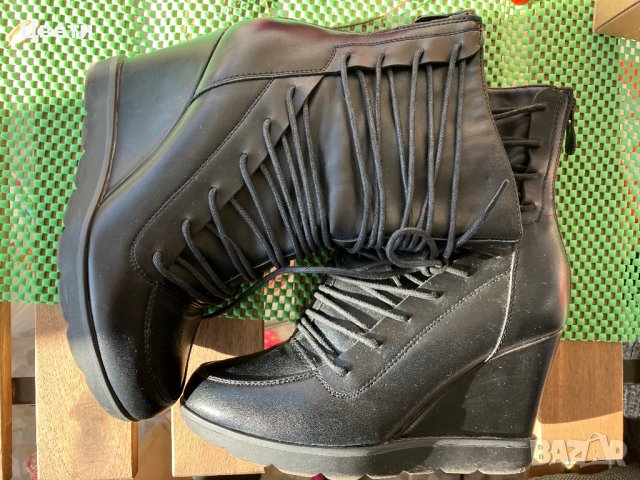 Черни боти на платформа