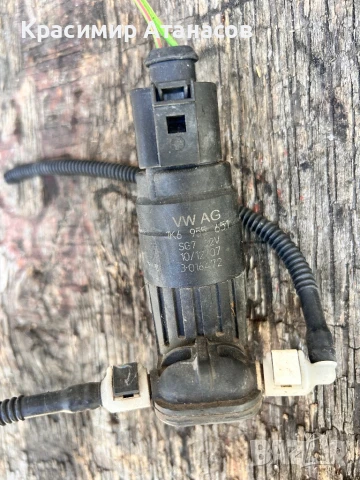 1K6955651. Помпичка течност чистачки за Сеат Алтеа XL. 2005-2014г