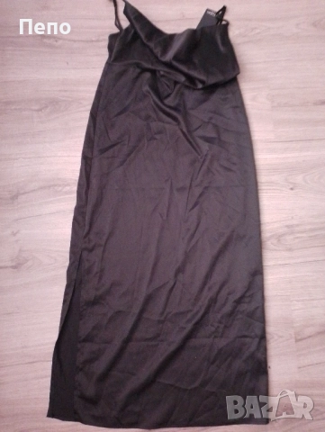 Сатенена рокля