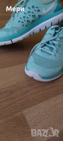 Дамски маратонки Nike, снимка 4 - Маратонки - 55796302