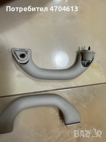 Предни дръжки на тавана на Vw Touran само за 20Eur. за брой 6N0857607Ab, снимка 2 - Части - 53130890