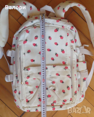 Раница- велурено кадифе, бяла на ягодки, снимка 2 - Раници - 52270172