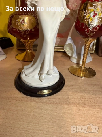 Дамата с перото” изискана фигура на млада и елегантна дама Код P2228, снимка 12 - Колекции - 54232710