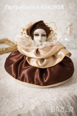 🎭 Винтидж порцеланова кутия с кукла Pierrot (Арлекин) – романтичен ретро стил.1970-1980г., снимка 2 - Антикварни и старинни предмети - 54010336