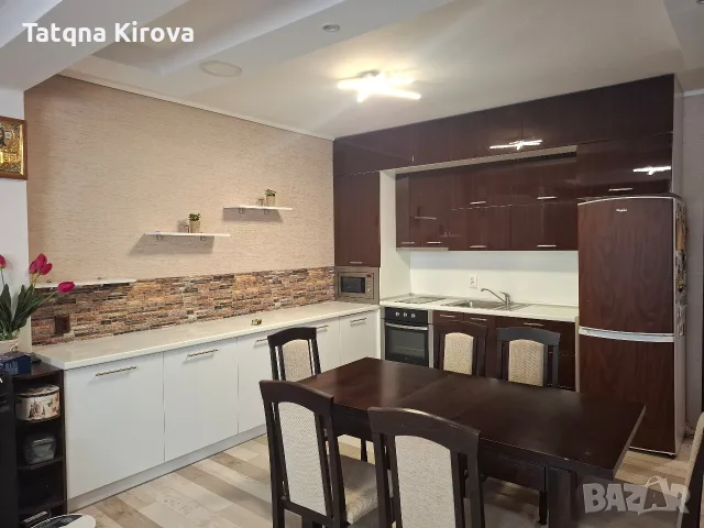  продавамкухненско обзавеждане с уреди и маса