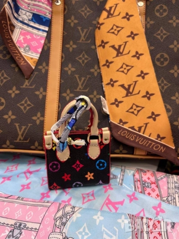 ключодържатели мини чанти louis vuitton , снимка 15 - Други - 52031628