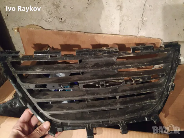 Средна решетка Saab 93 , 2008g