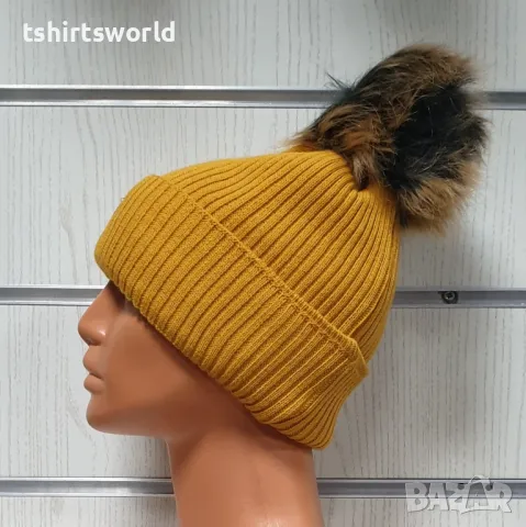 Нова зимна топла дамска шапка Silver Star в цвят горчица с пух/помпон, снимка 3 - Шапки - 47926934