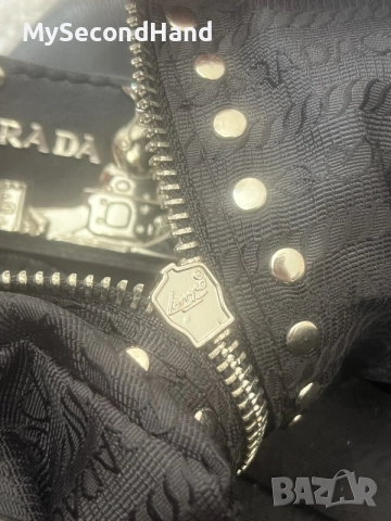 Prada оригинална кожена чанта, снимка 15 - Чанти - 56403514