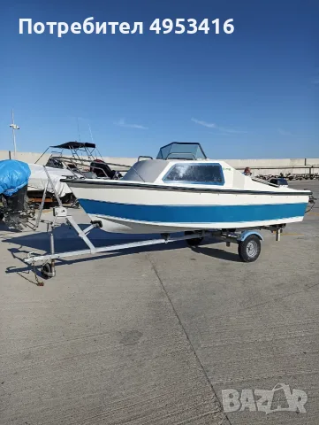 Моторна яхта EROS 430 с кабина за 4 души + Evinrude 9.8 к.с. + колесар, снимка 3 - Воден транспорт - 56137673