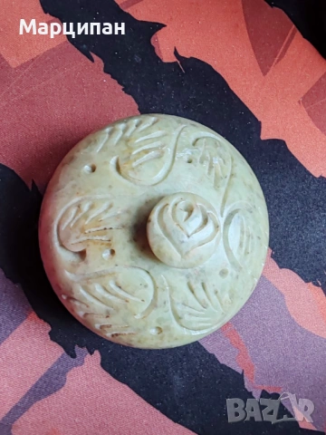 Каменна кутийка-поставка за ароматни пръчици