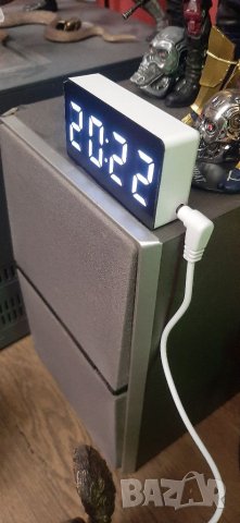 Компактен mini usb LED цифров часовник, снимка 3 - Стенни часовници - 40632223