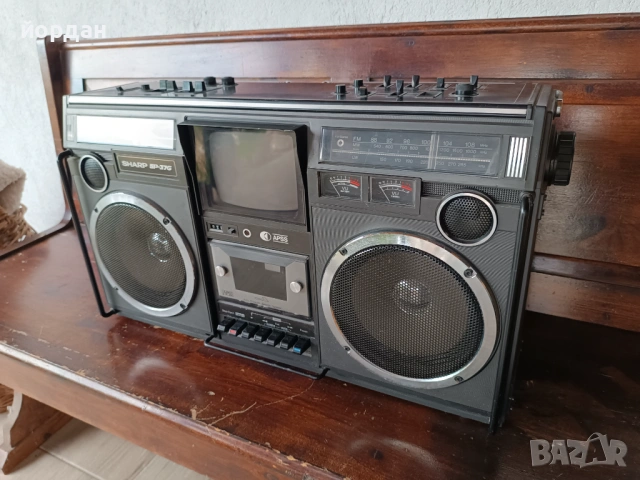 Касетофон Sharp, снимка 3 - Радиокасетофони, транзистори - 54319647
