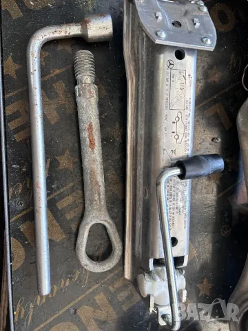 Нов крик за Мерцедес Е класа W211 / Ключ за гуми / Кука за теглене, снимка 2 - Части - 50298069