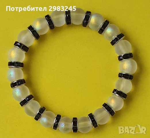 Гривна с лунен камък и черни разделители, снимка 2 - Гривни - 52676793