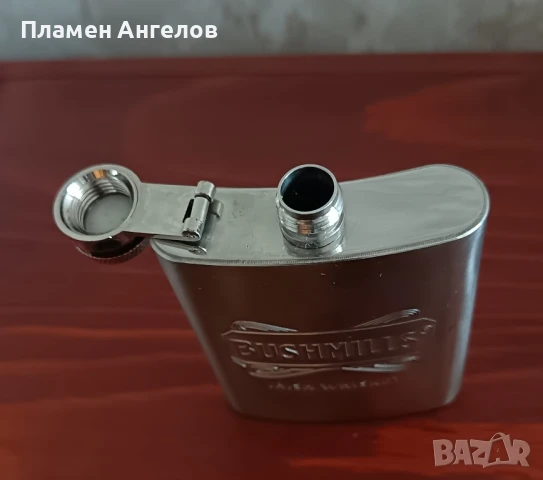 Фласка-джобна бутилка BUSHMILLS, снимка 3 - Антикварни и старинни предмети - 51251587