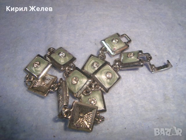 ПОСРЕБРЕНА КРАСИВА МОДНА ЕМАЙЛИРАНА АРТ ГРИВНА с ФАСЕТИРАНИ ЦИРКОНИ 10008, снимка 7 - Гривни - 37076058