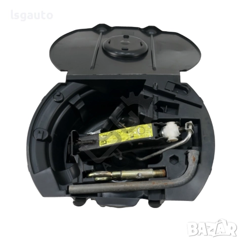 Комплект крик, ключ и кука за теглене Skoda Fabia I (6Y) 1999-2008 ID: 151773, снимка 2 - Части - 51998284