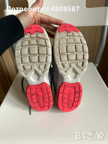 Дамски сиви маратонки Nike 35.5 номер, снимка 9 - Маратонки - 54320378