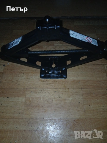 Оргинален крик алфаромео джулия,джулиета специален, снимка 2 - Аксесоари и консумативи - 54068199